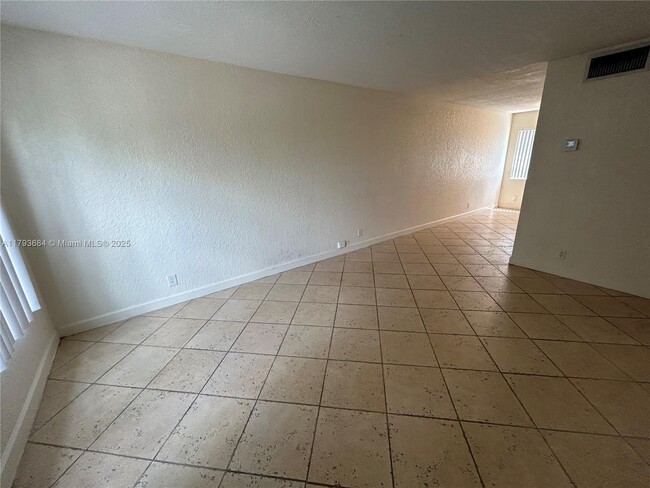 Foto del edificio - 4815 NW 9th Dr