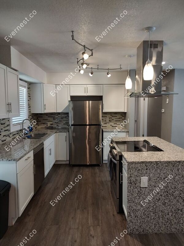 Building Photo - 10416 Tullis Ave