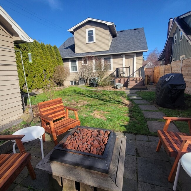 Building Photo - 3435 NE 38th Ave