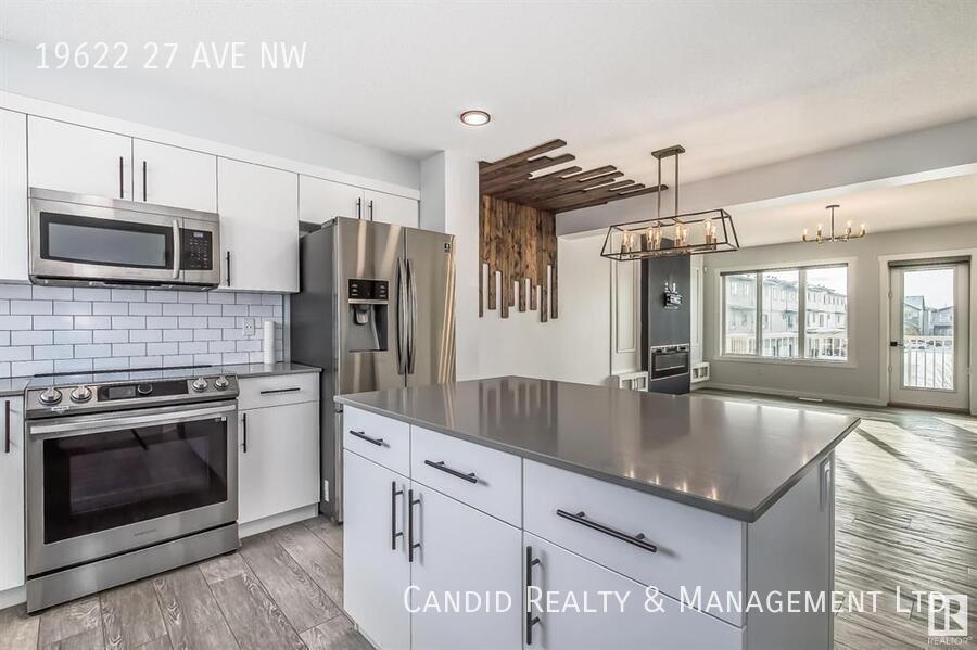 Photo principale - 19622-19627 27 Ave NW