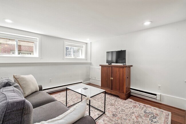 Foto del edificio - 372 Bunker Hill St