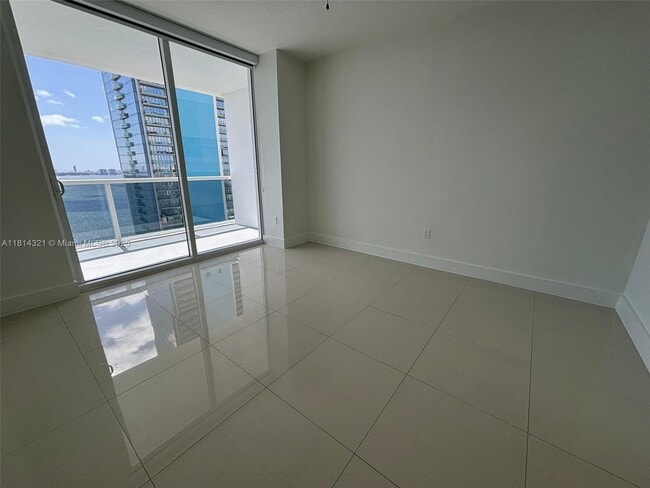 Foto del edificio - 600 NE 27th St