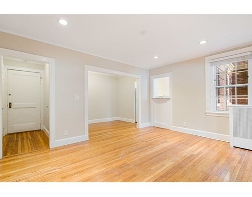 Building Photo - 41 Linnaean St