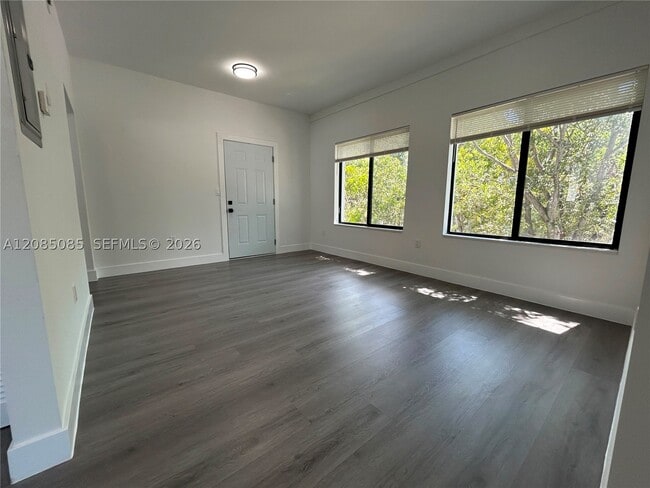 Foto del edificio - 638 SW 21st Ave