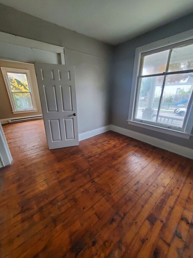 Building Photo - 2106- 2106A W Keefe Ave (Duplex)