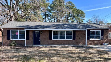 Building Photo - 220 Phillips Ave