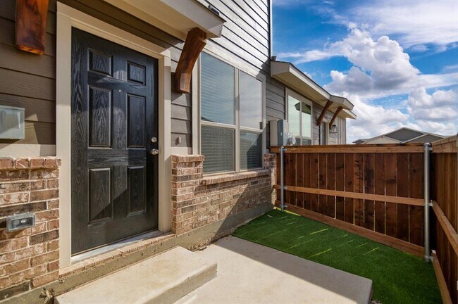 Building Photo - 735 Harvest Moon Dr