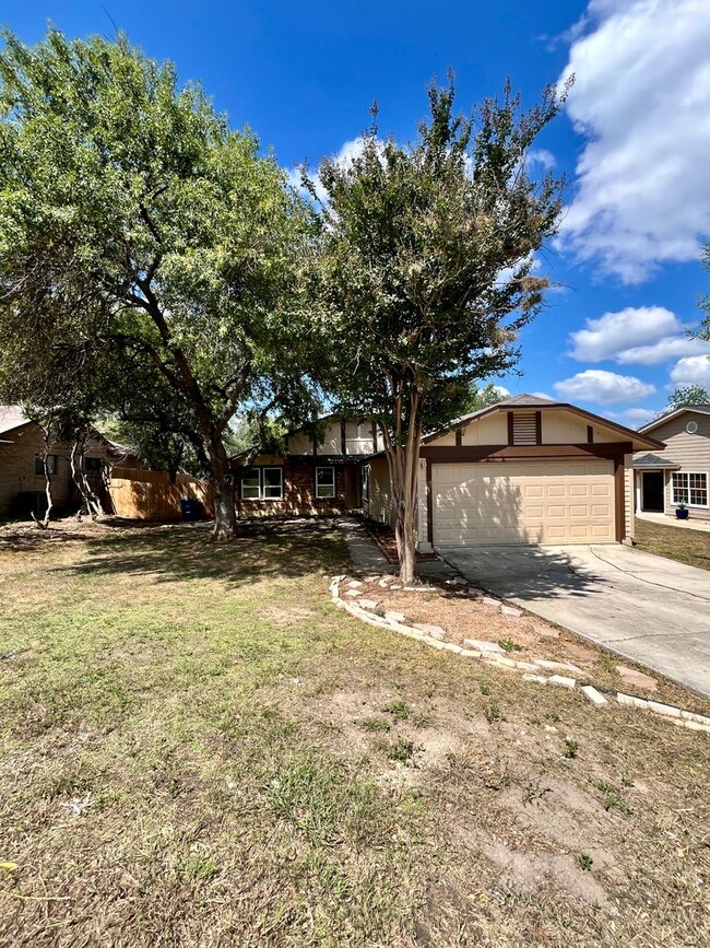 Building Photo - 4 Bedroom 2 Bath Near Lackland AFB **Conve...