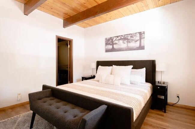 Foto del edificio - 633 Barret Way
