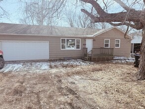 Building Photo - 732 E Culton St