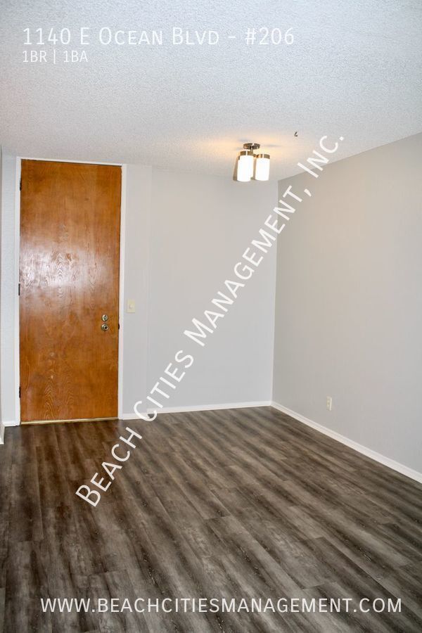Building Photo - One Bedroom Condo with plenty of Community...