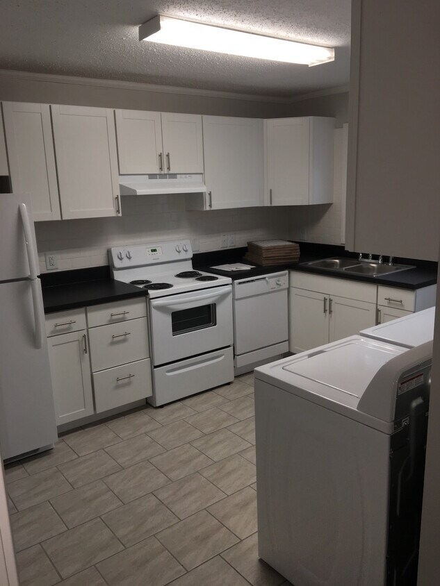 Primary Photo - 525 Hillsborough St