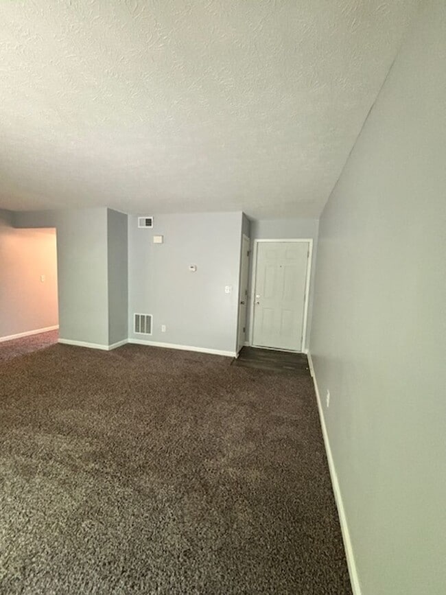 Building Photo - 1590 Illinois Rd