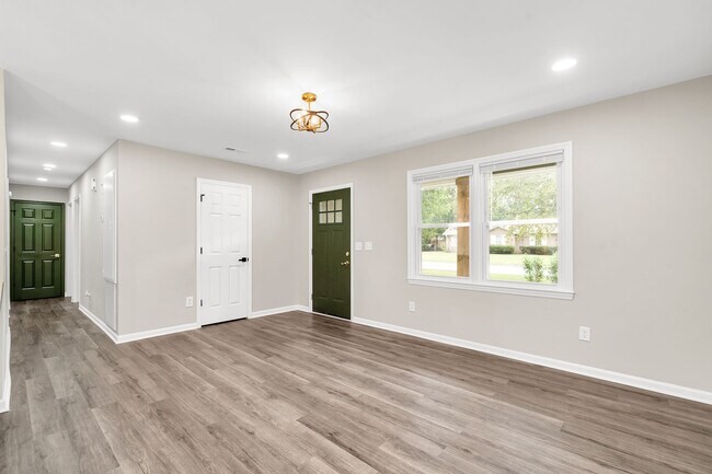 Foto del edificio - 114 Candlewood Dr