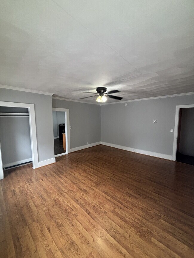 Foto del edificio - 2 Bedroom, 1 Bath Apartment – 38B Kinsley St, Nashua, NH – $1,600/month