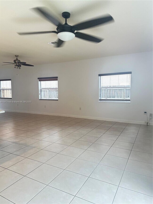 Foto del edificio - 3114 SE 3rd Dr