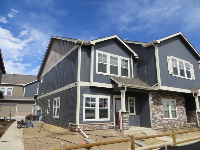 Exterior - 3860 Manhattan Avenue