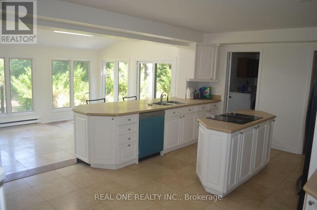 Photo du bâtiment - 465 Woodland Acres Crescent