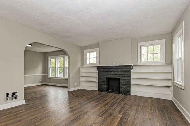 Foto del edificio - 2322-2324 Eastview Ave