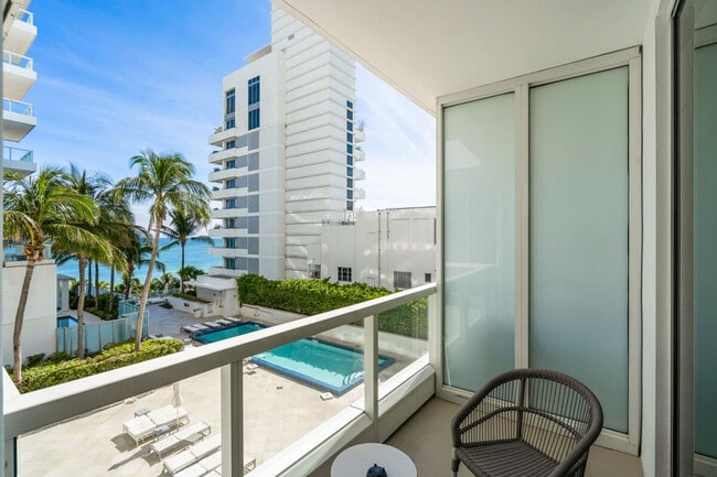 Building Photo - 4360 Collins Ave