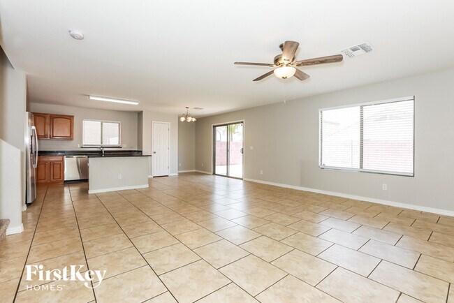 Foto del edificio - 3160 W Carlos Ln