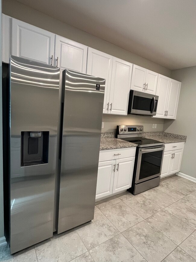 Building Photo - 116 College St