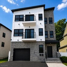 Building Photo - 627 Thomas Blvd