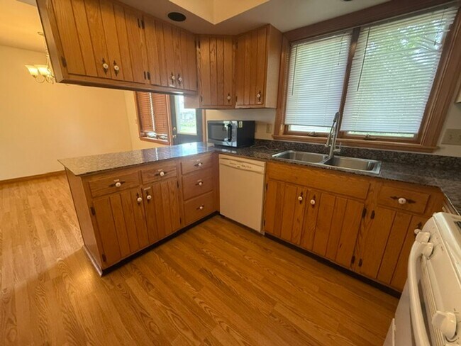 Foto del edificio - 3202 Chatham Dr
