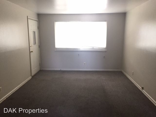 Building Photo - 8822 W Silver Spring Dr