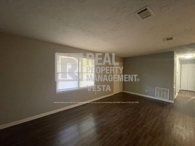 Foto del edificio - 72 Forest Hill Cir