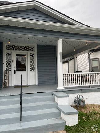 Building Photo - 2459 Woodbine Ave