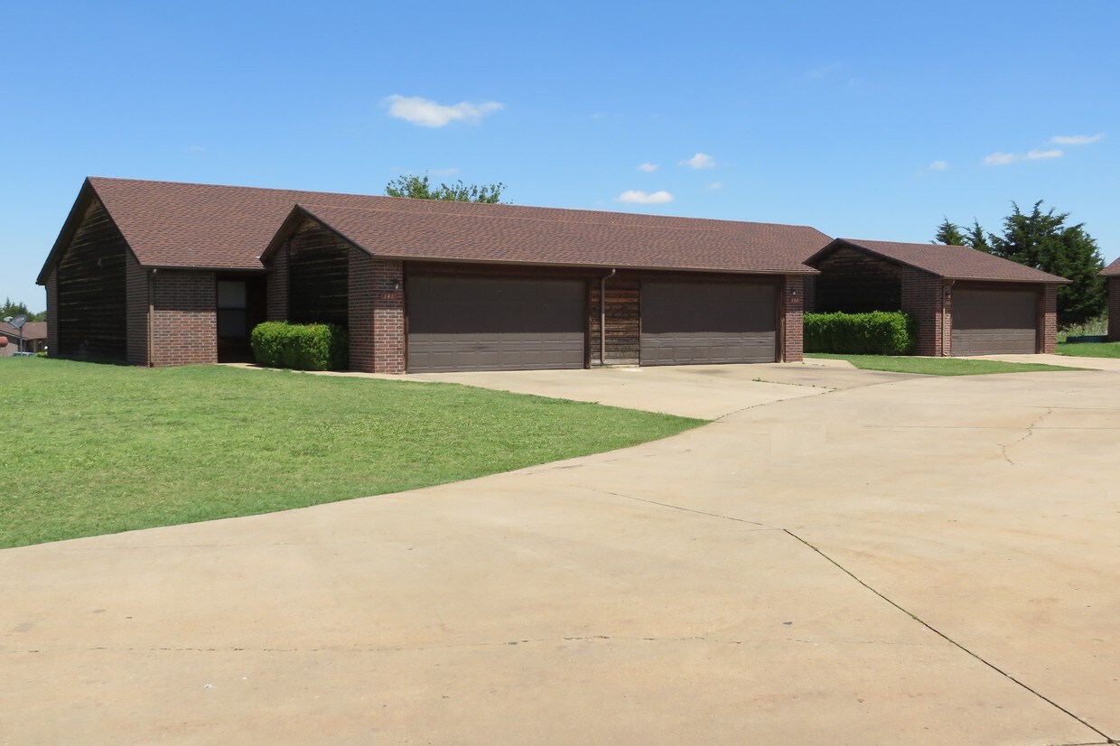 Sunridge Estates Apartments 4121 S Van Buren St Enid, OK
