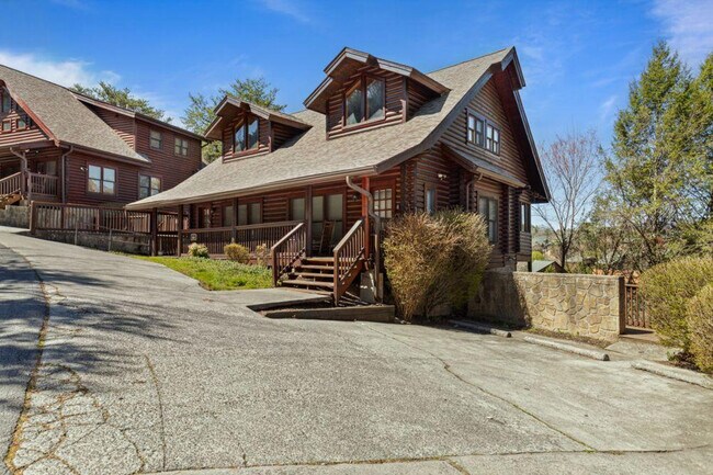 Building Photo - 741 Golf View Blvd