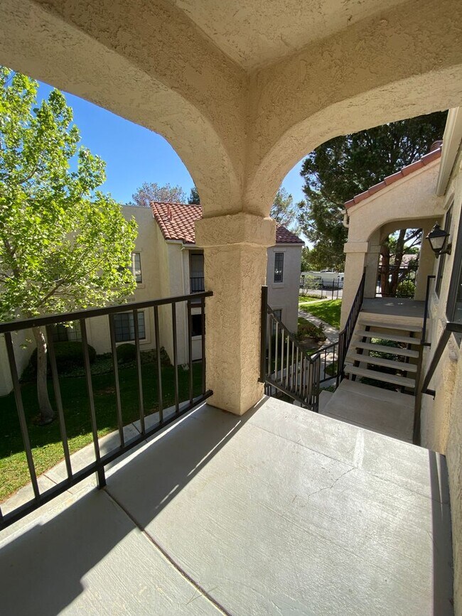 Foto del edificio - East Palmdale Condo/Gated Community w/ Pool and Spa