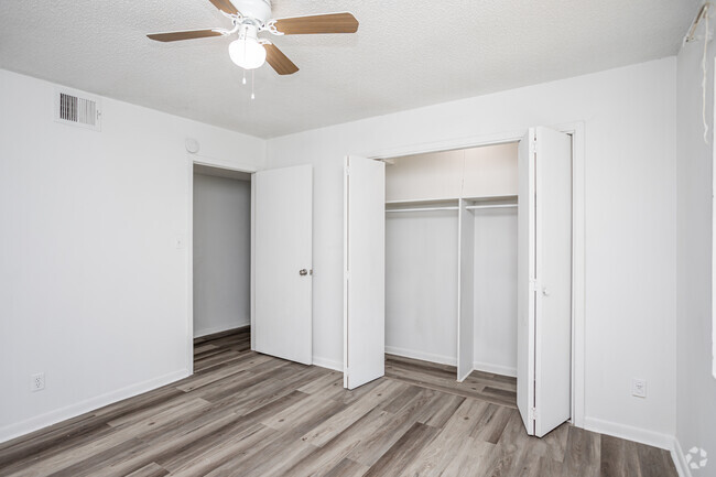 1HAB, 1BA - 681 ft² - Seasons Apartments