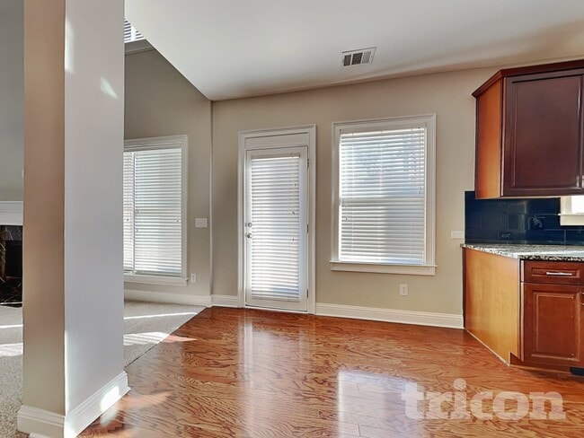 Building Photo - 1533 Country Wood Dr