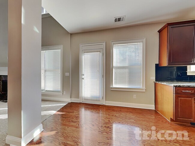 Foto del edificio - 1533 Country Wood Dr