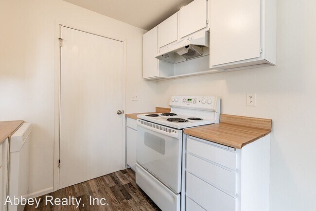 Building Photo - 3 br, 1 bath House - 6710 Falcon Way NE