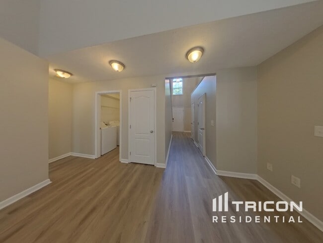 Building Photo - 350 Valley View Dr