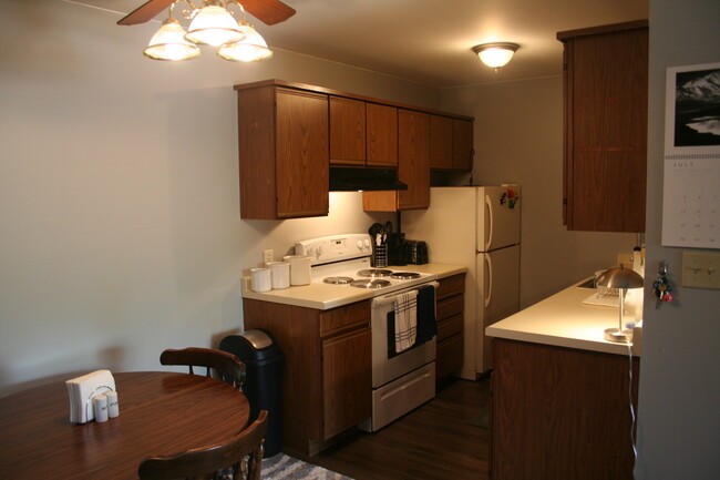 Building Photo - 1147 Vogt Dr