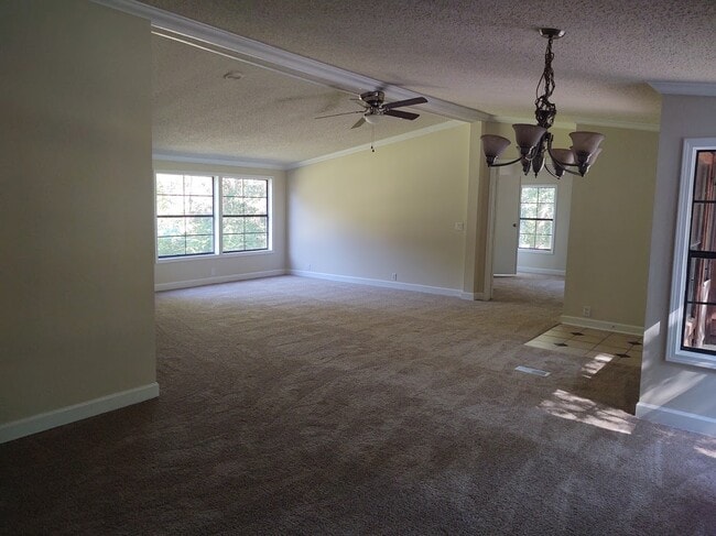 Building Photo - 113 Happy Trails Dr