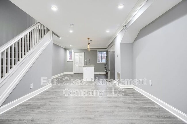 Building Photo - 2813 Santa Fe Ave