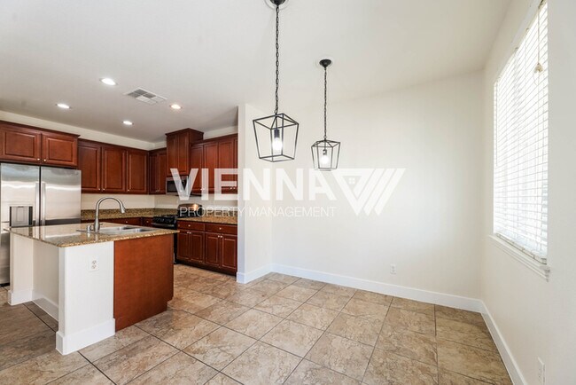 Building Photo - 3217 Village Center Dr