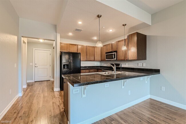 Foto del edificio - 1 br, 1 bath Condo - 2200 South University...