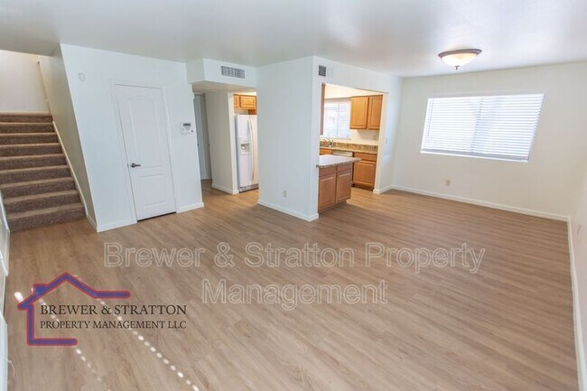 Foto del edificio - 303 N Miller Rd