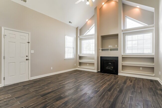 Building Photo - 2213 Flowing Dr