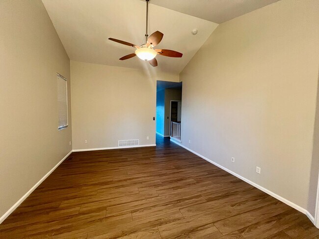 Foto del edificio - Fantastic 3 bedroom home available in Claremont Ranch!