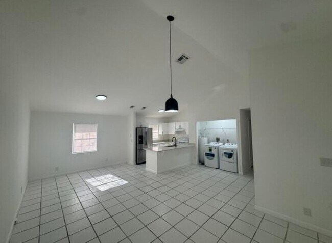 Foto del edificio - 1046 Goldenrod Rd