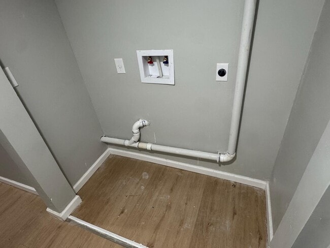 Building Photo - 163 Lander St