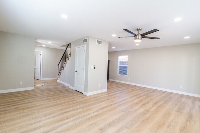 Foto del edificio - North East Mesa 3 bed 2.5 bath - beautiful interior remodel!! AVAILABLE NOW!